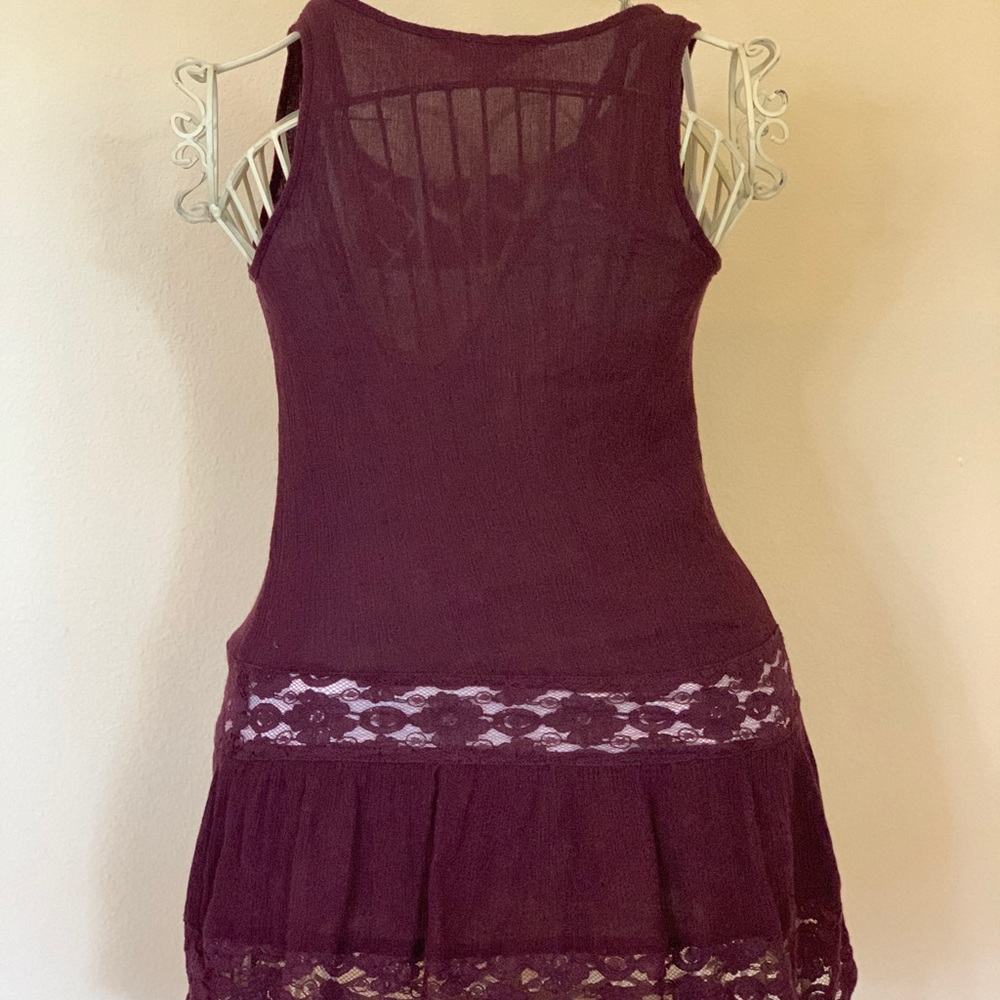 Sun & Shadow Maroon X-Small Lace-Trim Tank Top
